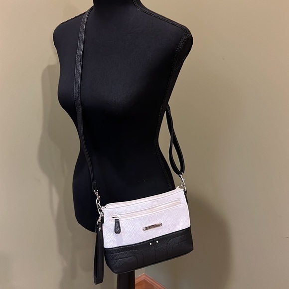 Stone Mountain Leather Adjustable Crossbody‎ Wristlet Purse - Picture 1 of 6